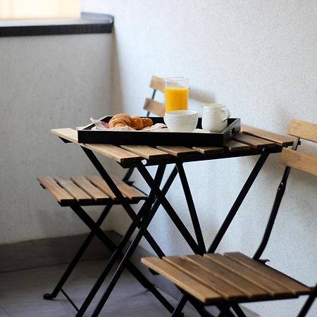 Gabi - Chic Apt With Parking Close To Veranda Mall Bukares Bagian luar foto
