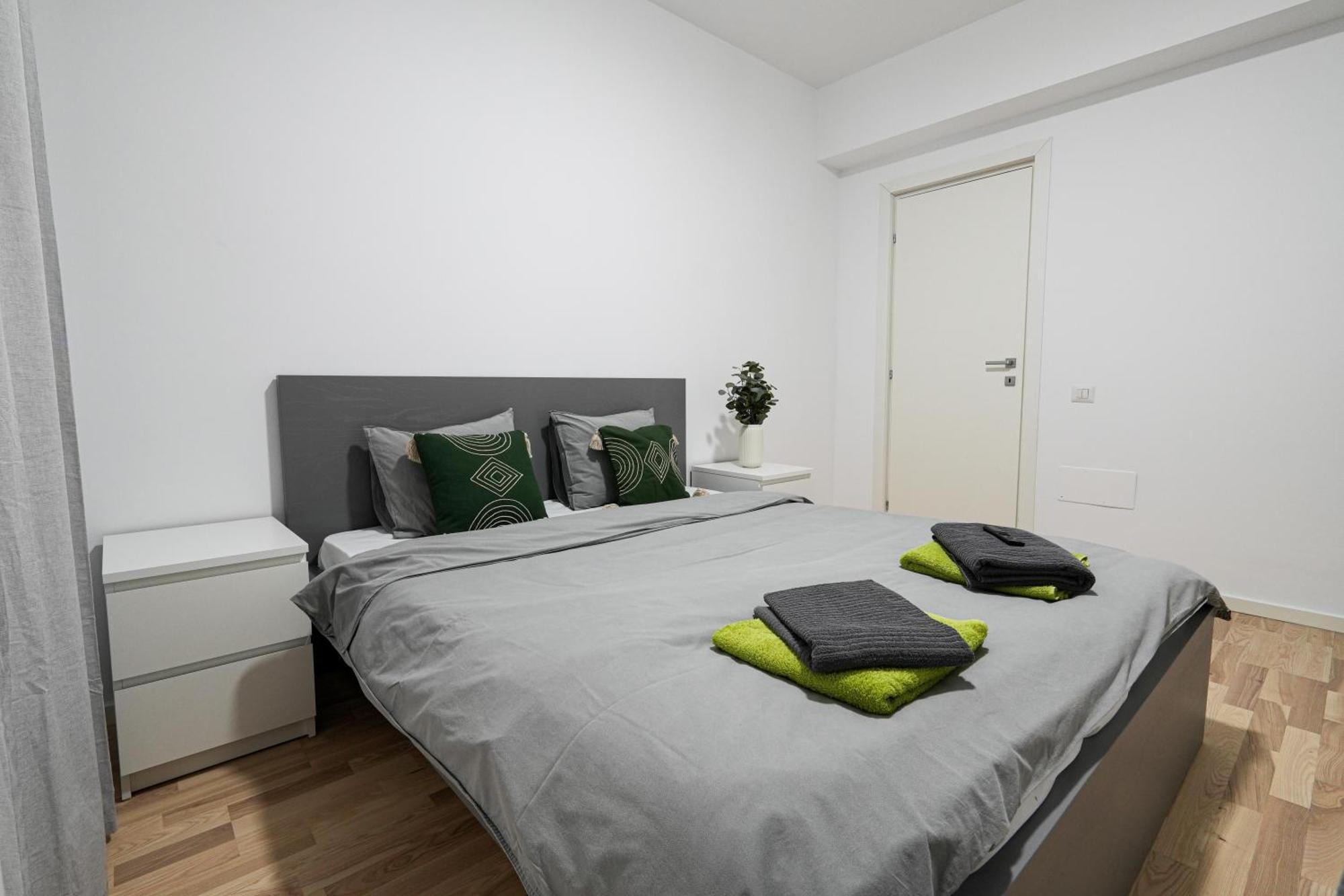 Gabi - Chic Apt With Parking Close To Veranda Mall Bukares Bagian luar foto