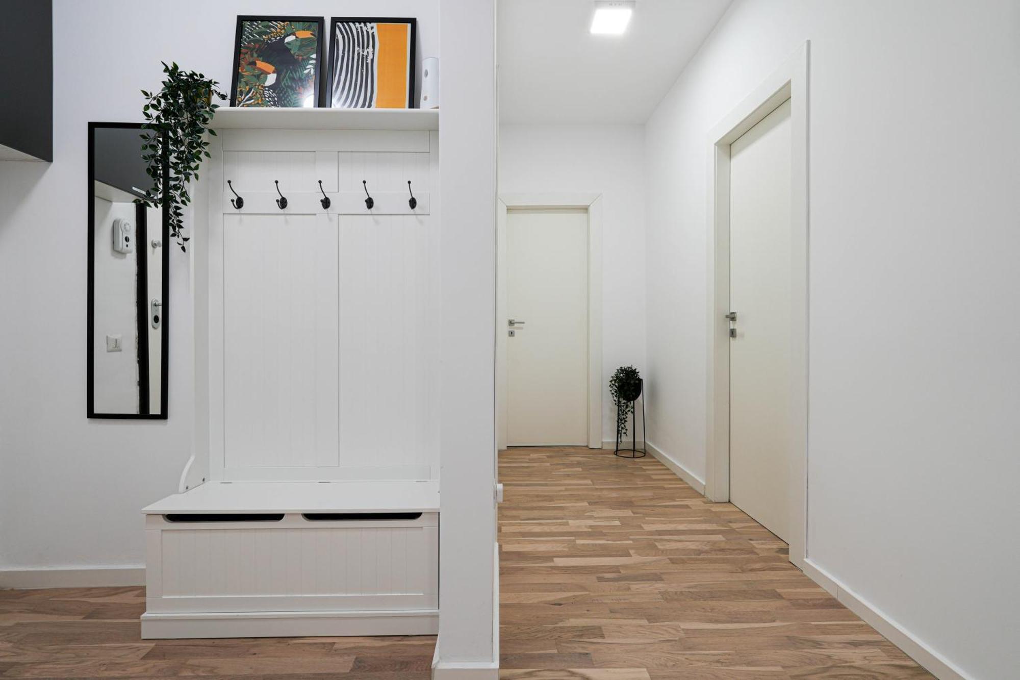 Gabi - Chic Apt With Parking Close To Veranda Mall Bukares Bagian luar foto